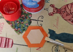 Spray regular starch into lid of starch and apply a small amount around the edges.